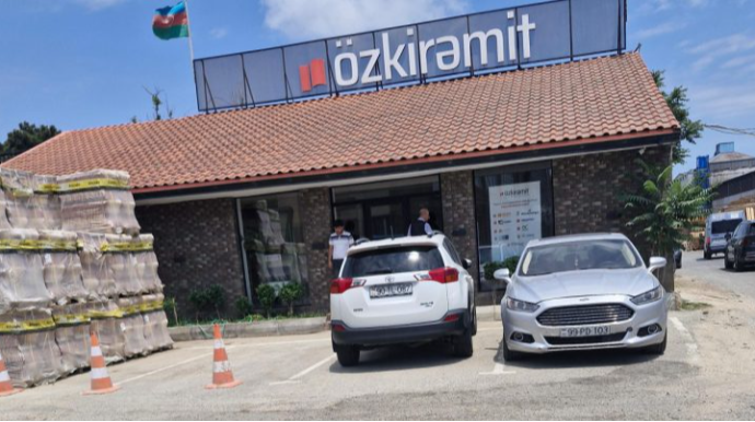 Bakıda “Özkirəmit” qanunsuz parking yaradıb – FOTO