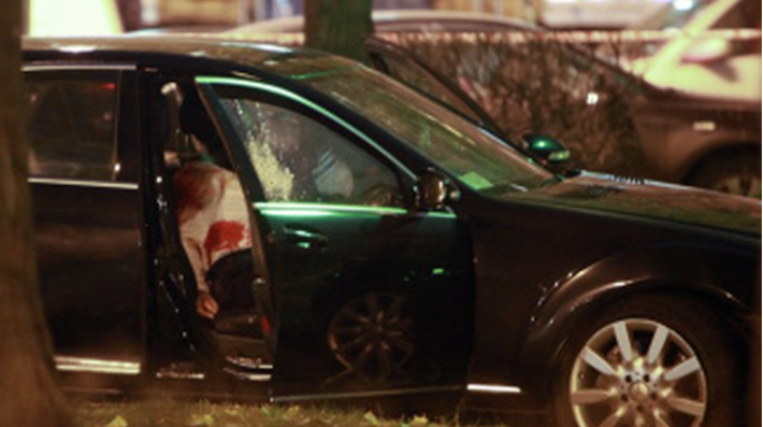 Tanınmış bloqer maşınında güllələnib öldürüldü - FOTO