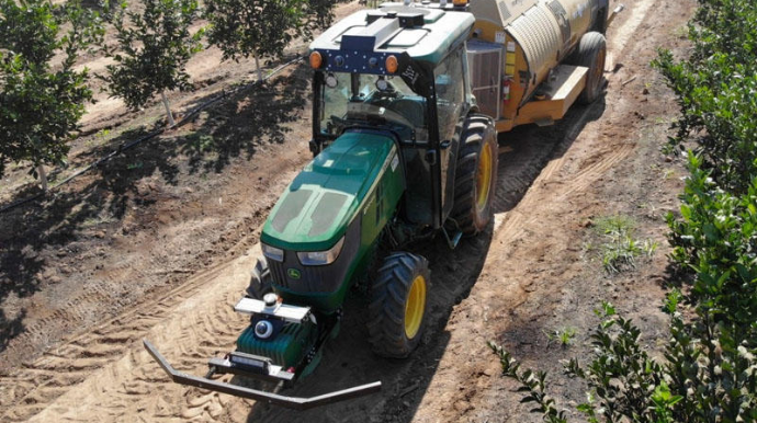İsraildə istənilən traktor sürücüsüz aparata çevrilə bilər