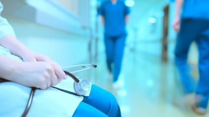 Yevlaxda ər və arvad zəncirvari yol qəzasında xəsarət alıb