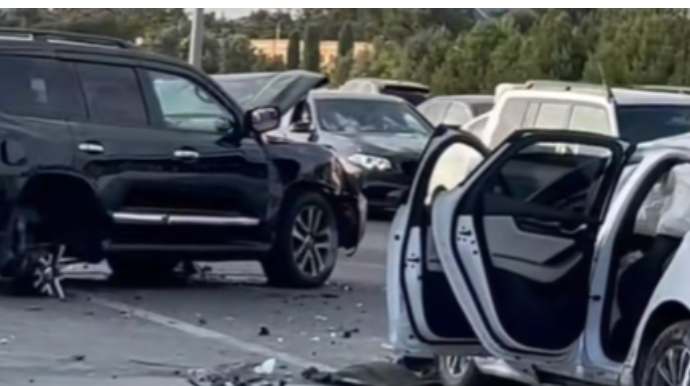 Bakıda "BYD" "Lexus"la toqquşdu - VİDEO 