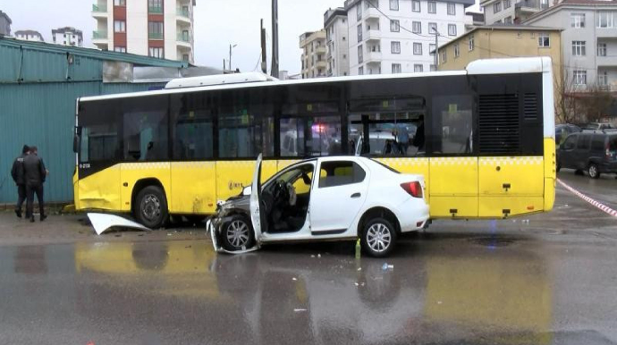 Avtobusla maşın toqquşub, altı nəfər xəsarət alıb 