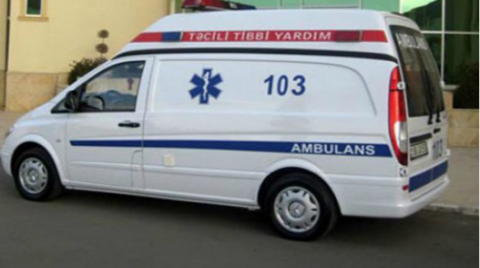 23 yaşlı oğlan xəstəxanaya aparılarkən öldü 