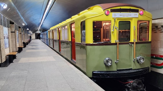 Bayram günlərində Bakı metrosunda retro vaqonlar nümayiş olunur  - FOTO