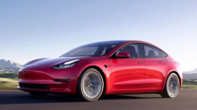 "Tesla"dan daha bir elektromobil