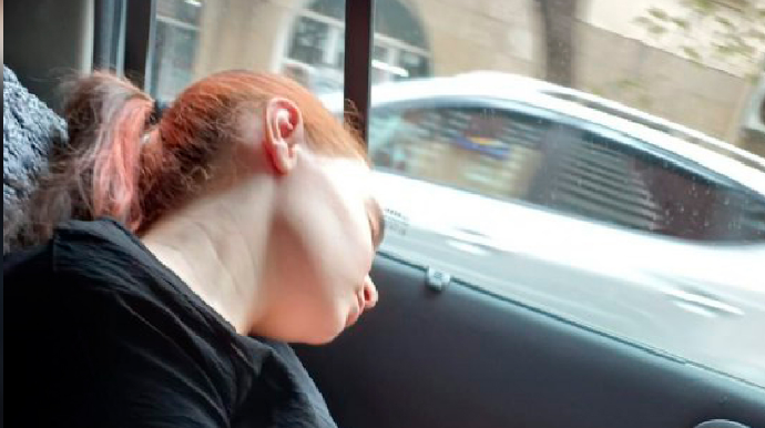 Pişik cırmaqlayan yeniyetmə qızı ölümə tərk etdilər - Bakıda həkim məsuliyyətsizliyi   - FOTO