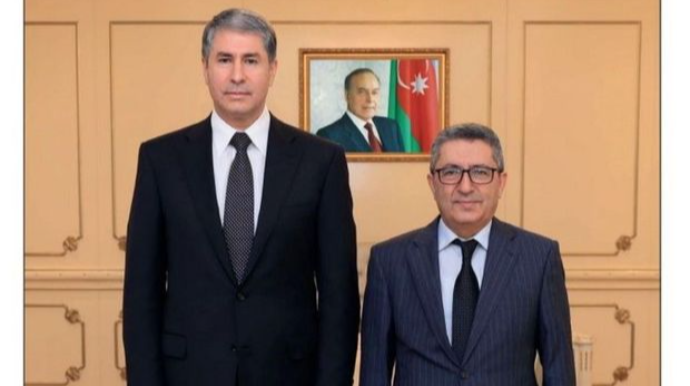 Vilayət Eyvazov sabiq rəisi təltif etdi  - FOTO