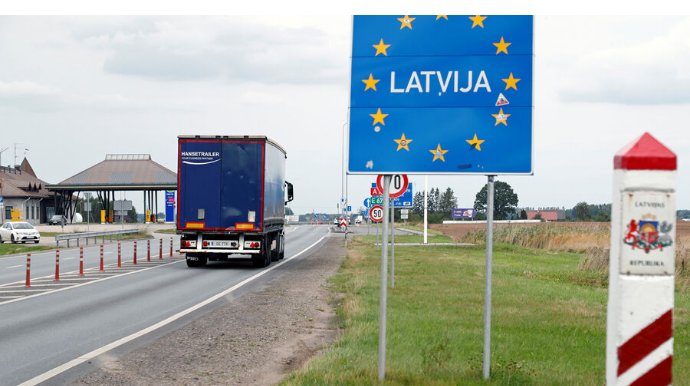 Latviyada Rusiya dövlət nömrə nişanlı avtomobillərə qoyulan qadağa qüvvəyə mindi 