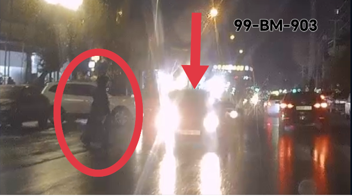 Piyada keçidində qorxulu anlar: Qadın dayanmasaydı... - VİDEO