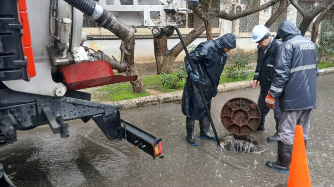 Bakıdakı bu ərazilər yağış sularından təmizlənir - FOTO - VİDEO - YENİLƏNİB