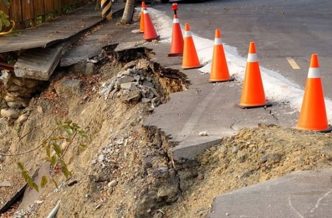 Qaya uçqunu Tbilisidə hərəkəti iflic etdi