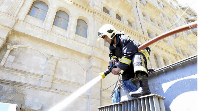 Şabranda sərnişin avtobusu yanıb