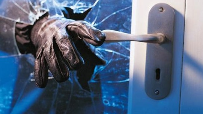 Şüvəlanda evdən 7 min manatlıq oğurluq edildi 