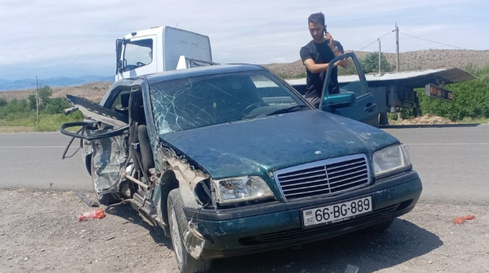 Ekskavatorla minik maşını toqquşdu - FOTO - YENİLƏNİB