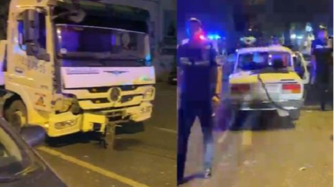 Evakuator minik avtomobili ilə toqquşdu: 4 nəfər yaralandı - VİDEO 