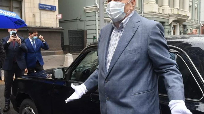 Partiya lideri koronavirus əleyhinə peyvənd olundu