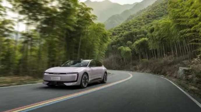 Çində ilin avtomobili alman maşını oldu 