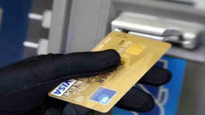 Bank hesabından 7 gün ərzində 20 min manat oğurladı 