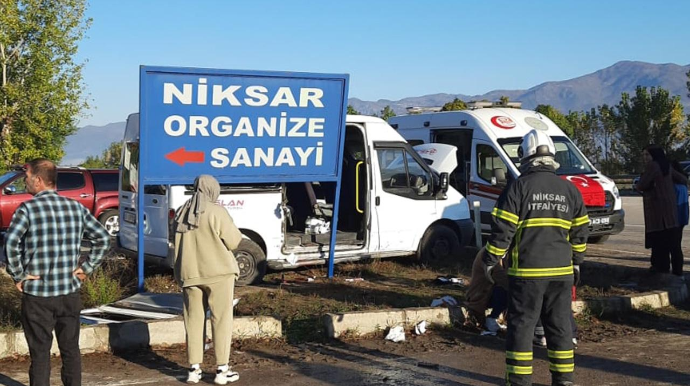 Fəhlələri daşıyan avtobus qəzaya uğradı - 10 nəfər yaralandı 