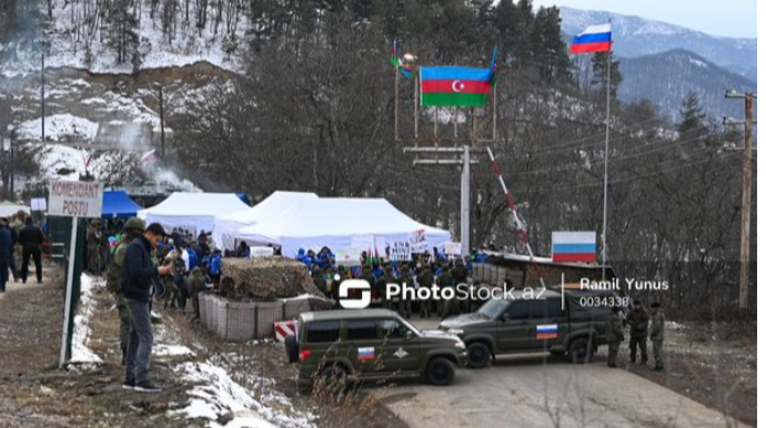 Xankəndi yolunda sülhməramlılara məxsus avtomobillərin hərəkətinə şərait yaradıldı  - VİDEO