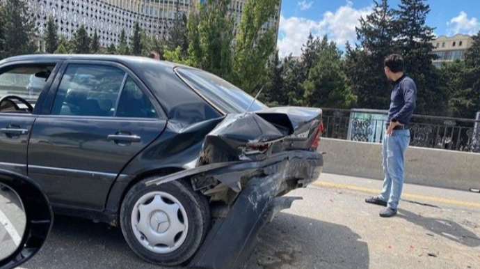 В Баку из-за цепной аварии образовался затор - ФОТО 