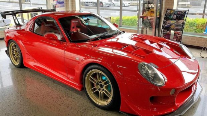 В Японии спорткар Mazda RX-7  замаскировали под Porsche 911  - ФОТО