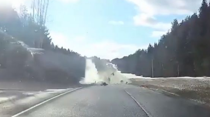 Əks yola çıxan sürücü "TIR"la toqquşdu   - VİDEO