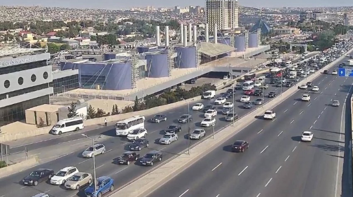 Bakının bəzi yollarında tıxac yaranıb – SİYAHI 