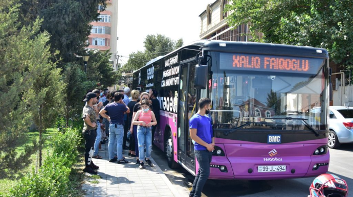 Binəqədidə səyyar avtobusda vaksinasiya davam edir - FOTO 