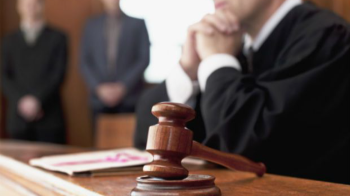 Bakıda qadının 1 milyonluq qızılını oğurlayana HÖKM OXUNDU 