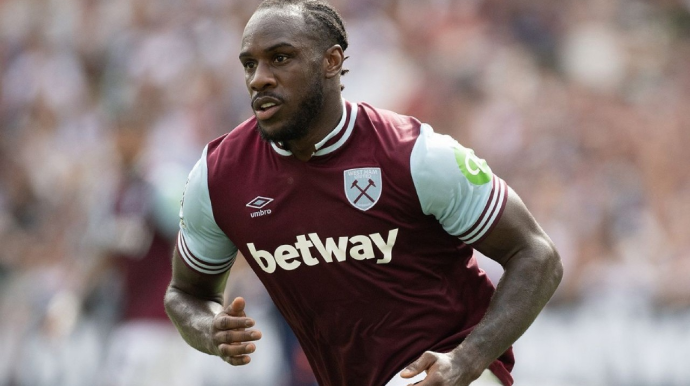 Ötən il qəzaya düşən futbolçu ilə yollarını ayırdı 