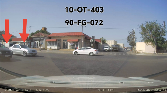 В Баку водители проехали на красный свет и создали опасную ситуацию — ВИДЕО