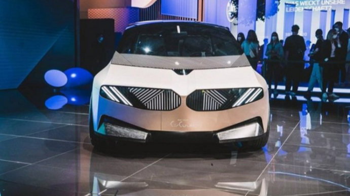 BMW də elektromobilini təqdim etdi - FOTO