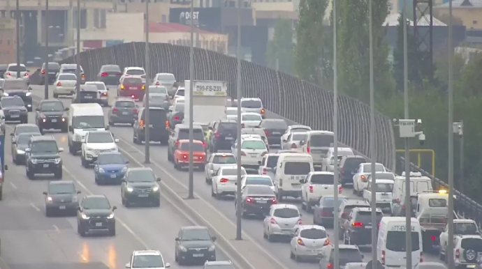 Bakıda körpünün üzərində yol qəzası OLDU 