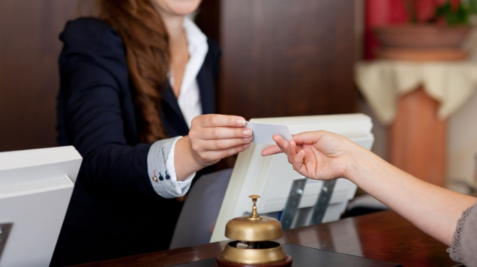 Mehmanxanalarda reydlər davam etdirilir