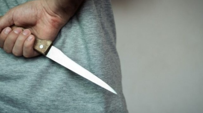 Məhkəmə avtobusda baş verən bıçaqlama ilə bağlı qərar çıxardı