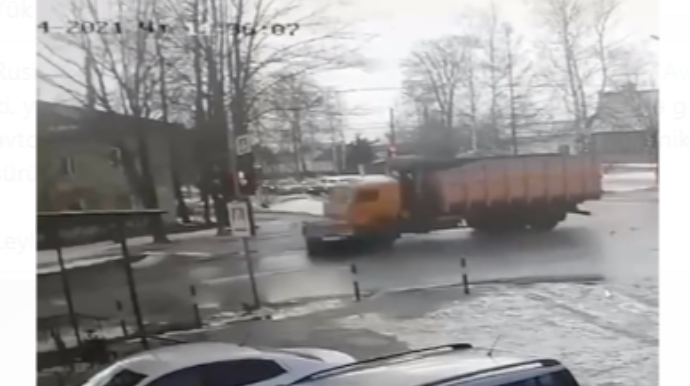 Yük maşınına yol vermədi: həyatını itirdi   - VİDEO