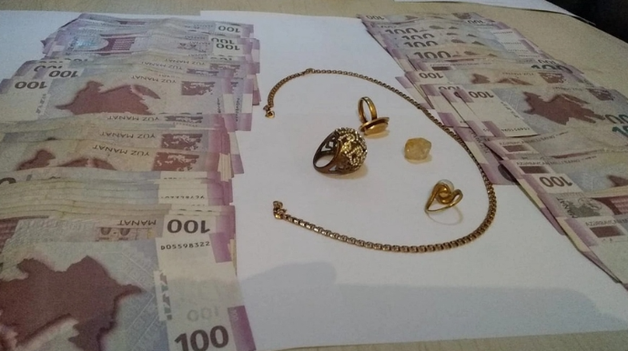 Xalasının evindən oğurladığı pulları əyləncəyə xərcləyibmiş