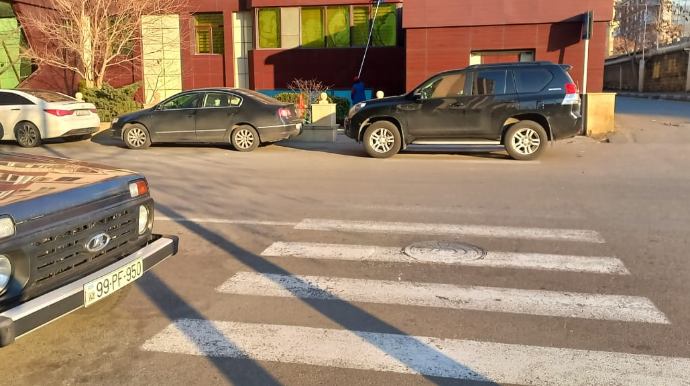 Bakıda məşhur klinikanın qarşısındakı xaos nə vaxt düzələcək? - FOTO