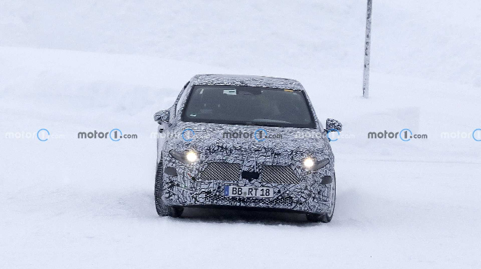 “Mercedes”in yeni elektromobili maskalana bilmədi  - FOTO