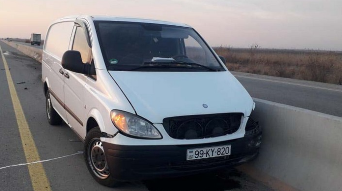 Kürdəmirdə yol qəzası baş verib, sürücü xəsarət alıb