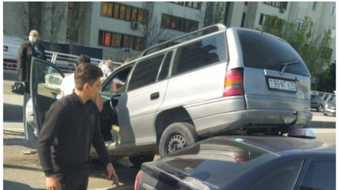 Prospektdə zəncirvari qəza olub, tıxac yaranıb  - FOTO - VİDEO