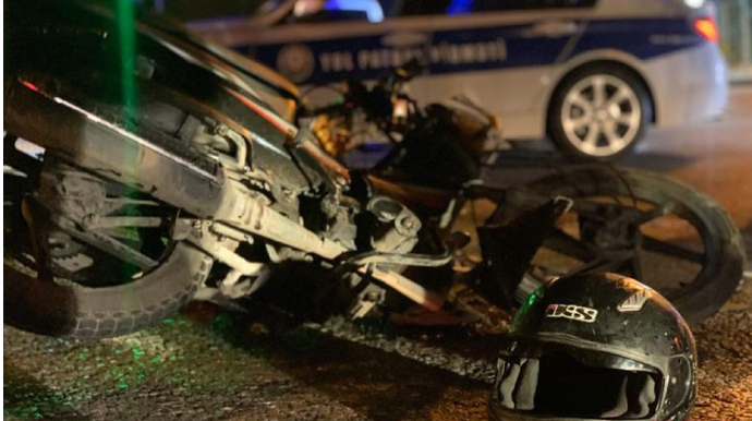 Ağstafada motosiklet ağaca çırpılıb, sürücü xəsarət alıb 