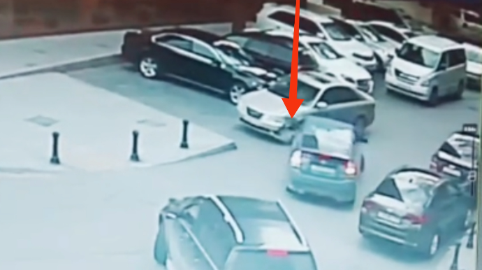 Bakıda "Prius" sürücüsü yolu kəsən sürücünü belə cəzalandırdı - VİDEO