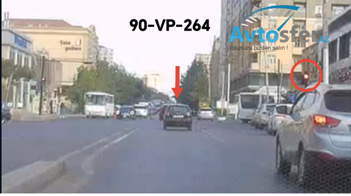 В Хырдалане водитель проехал на красный свет - ВИДЕО