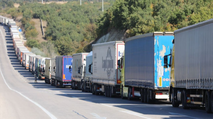 Türkiyə-Gürcüstan sərhədində 16 kilometrlik “TIR” növbəsi yarandı  - VİDEO