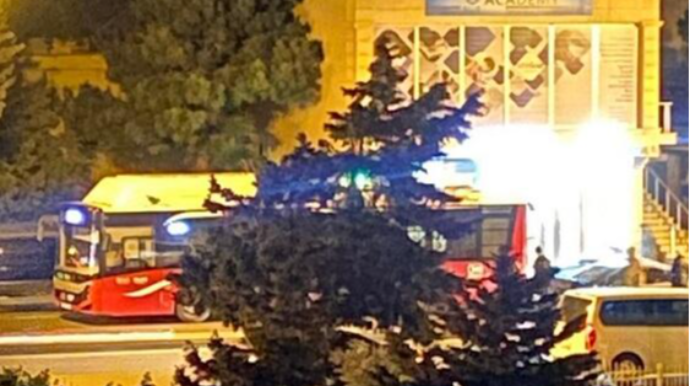 “Bakı Bus” avtobusu “Prius”la toqquşdu, dava düşdü  