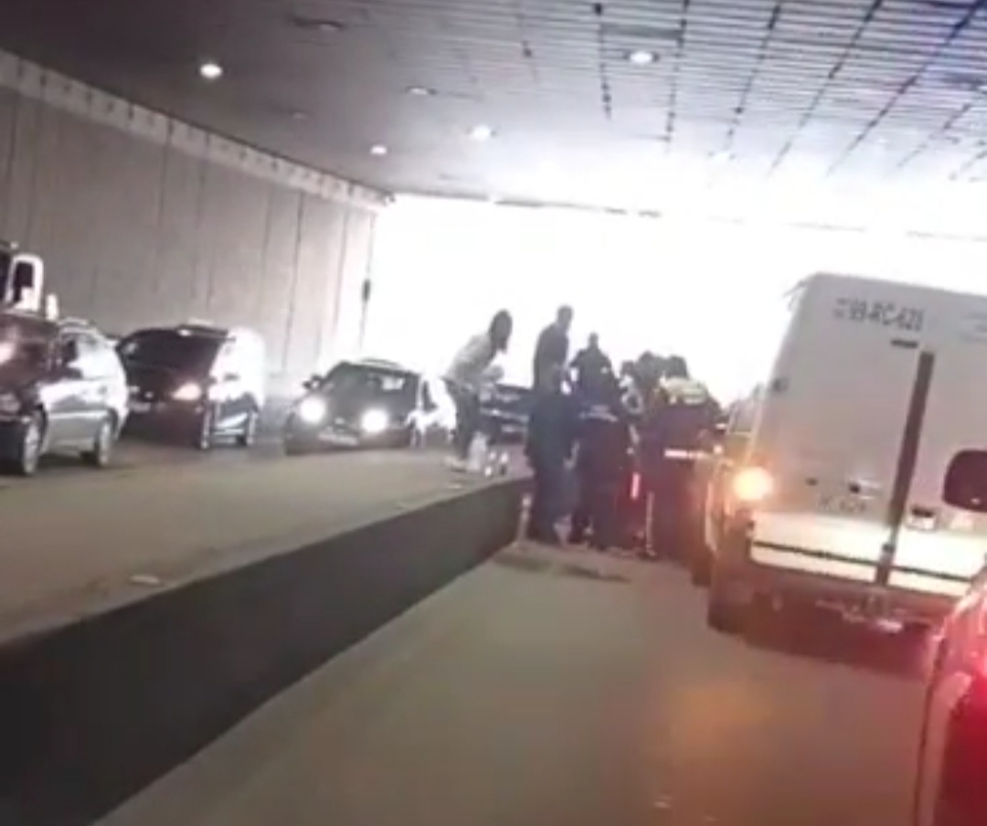 Bakıda tuneldə 4 maşın bir-birinə çırpıldı; yaralılar var - VİDEO