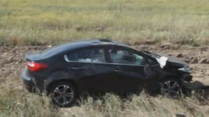 Kürdəmirdə yol qəzası olub, sürücü xəsarət alıb