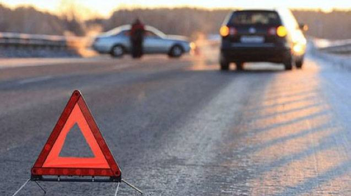 Şəmkirdə "VAZ" beton maneyə çırpıldı - FOTO